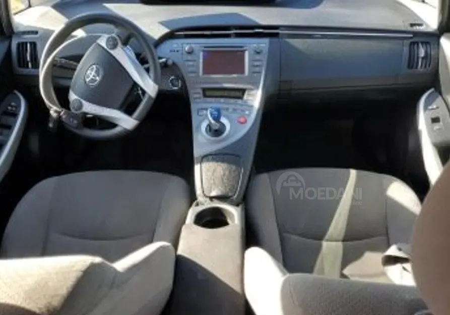 Toyota Prius 1.8L 2015 Тбилиси - изображение 6