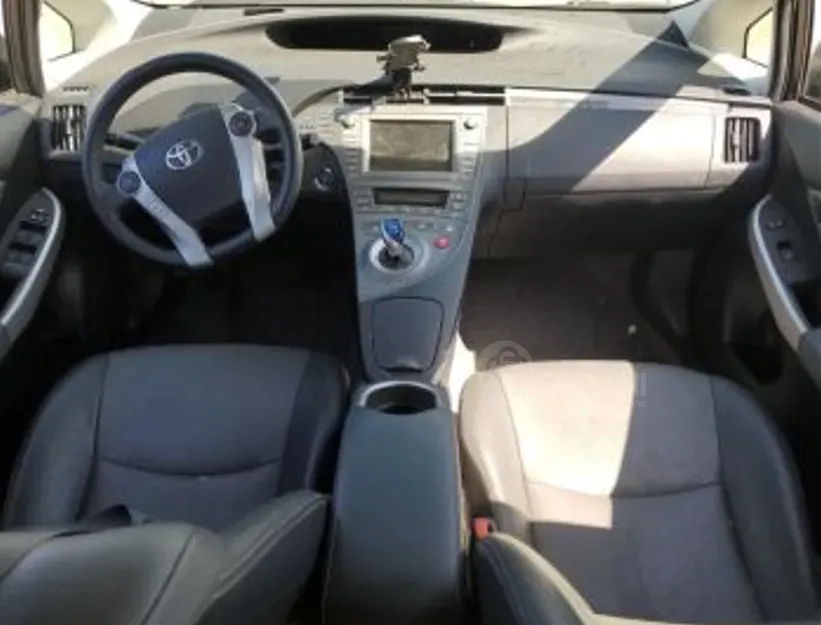 Toyota Prius 1.8L 2015 Тбилиси - изображение 5