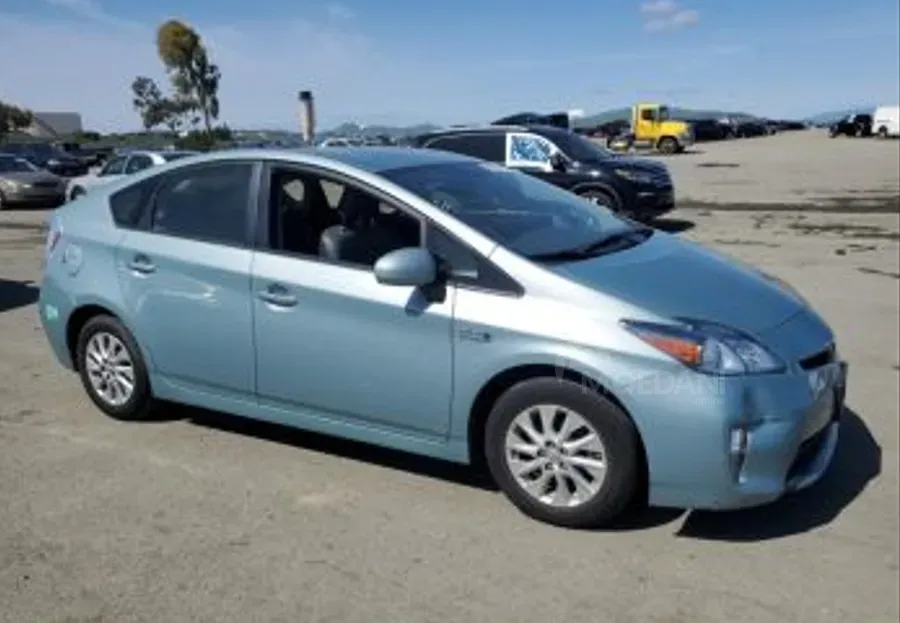 Toyota Prius 1.8L 2015 Тбилиси - изображение 4