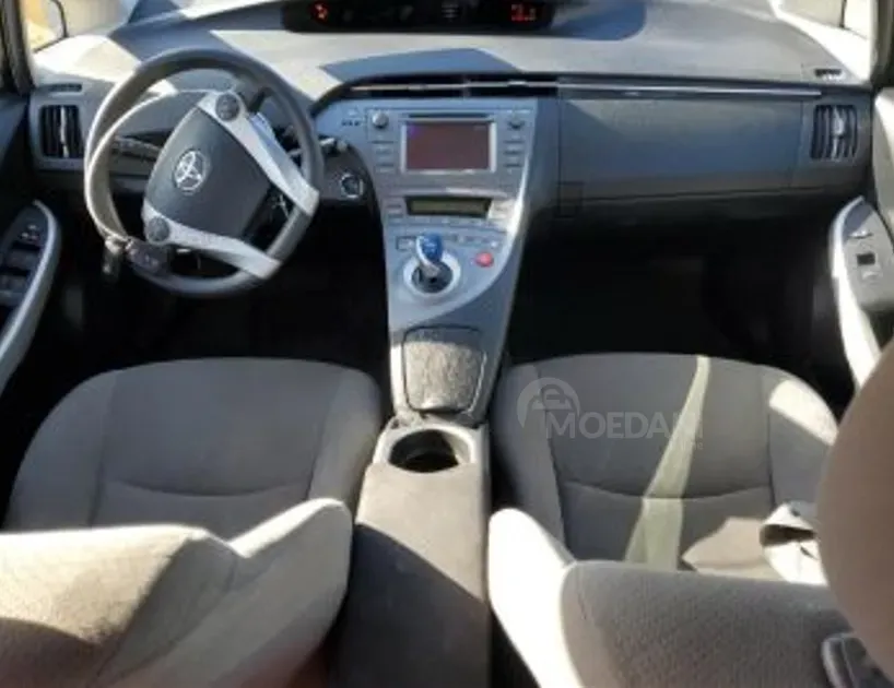 Toyota Prius 1.8L 2015 Тбилиси - изображение 6