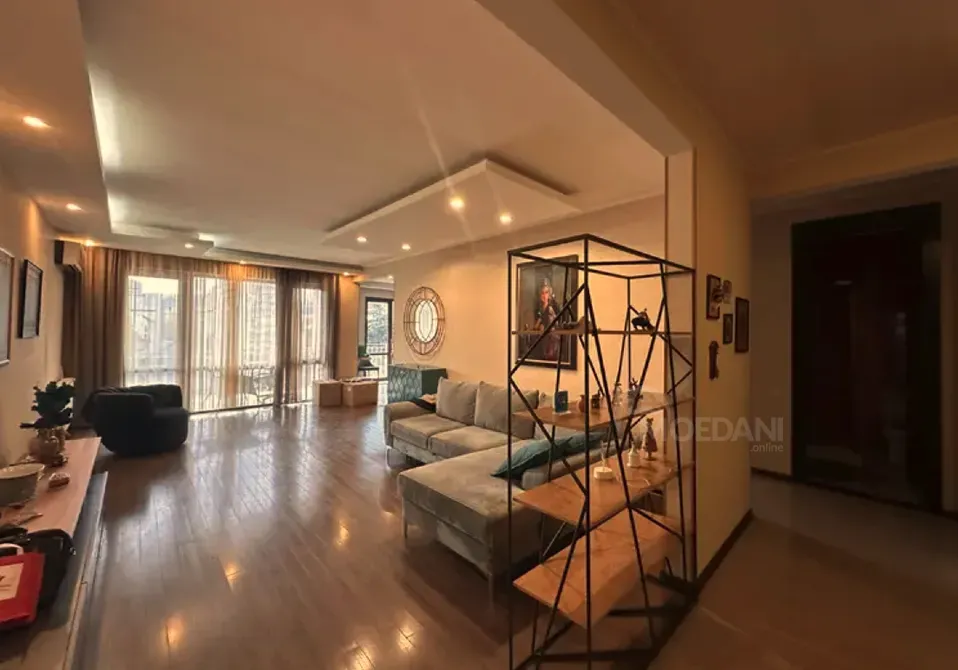 იყიდება 4 ოთახიანი ბინას 205მ² 6/6 სართ თბილისი - photo 1