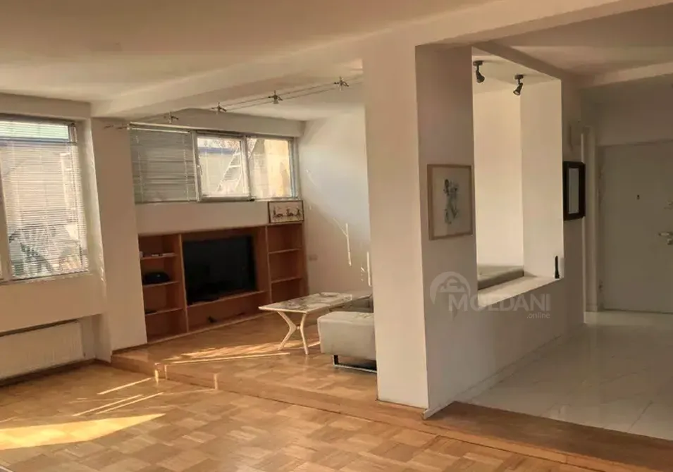 Сдам 4-комн. квартиру 140м² 6/6 эт. Тбилиси - изображение 1