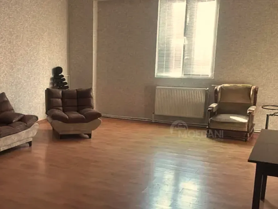 Сдам 4-комн. квартиру 180м² 1/2 эт. Тбилиси - изображение 1