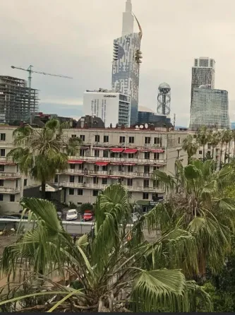 Ქირავდება 3 ოთახიანი ბინა ბათუმი 80მ² 6/10 სართ Batumi
