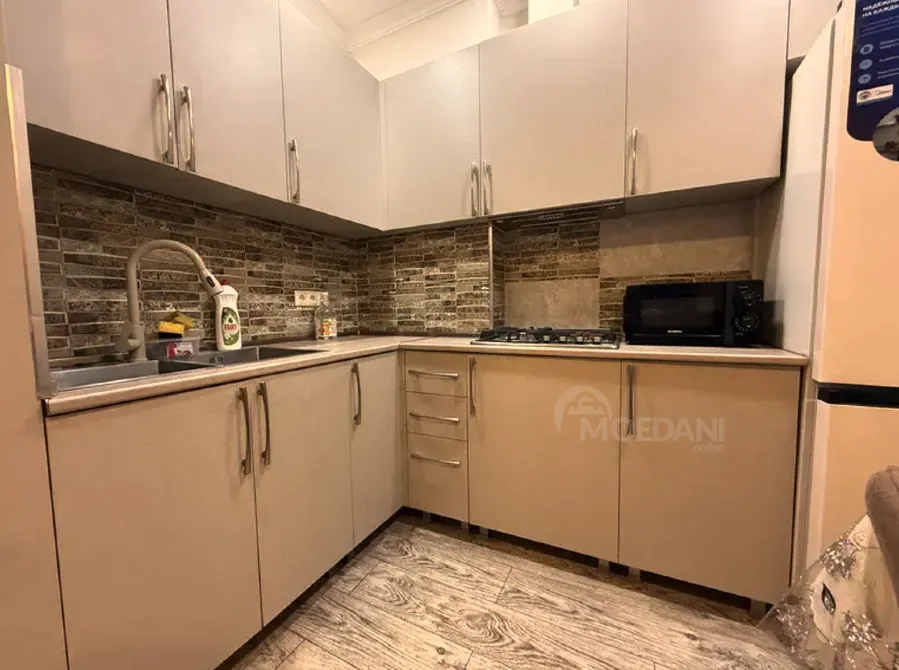 Продам 2-комн. квартиру 35м² 4/12 эт. Батуми - изображение 1