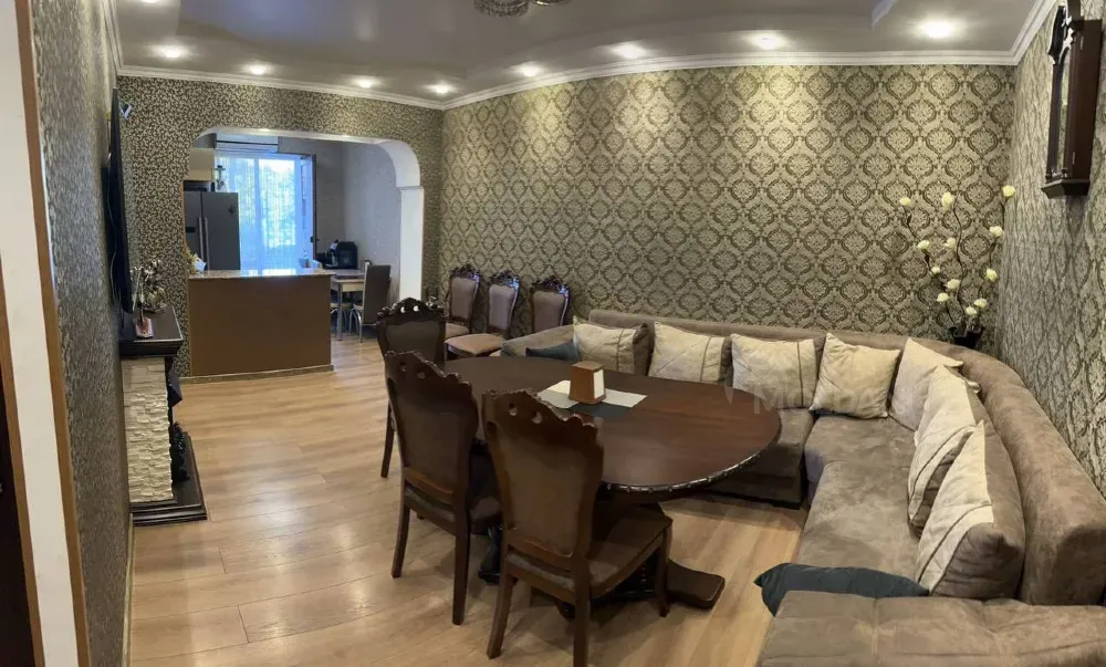 Продам 5-комн. квартиру 98м² 2/5 эт. Кобулети - изображение 1