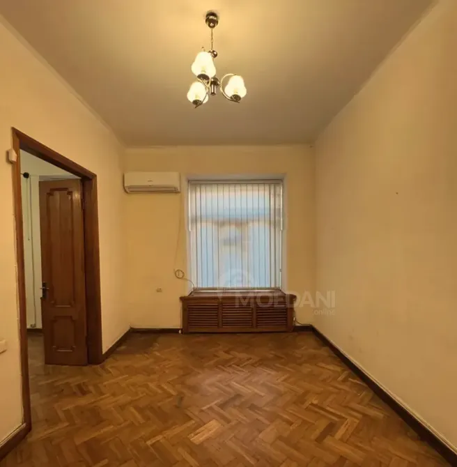 Офисное коммерческое помещение в аренду в Чугурети Тбилиси - изображение 1