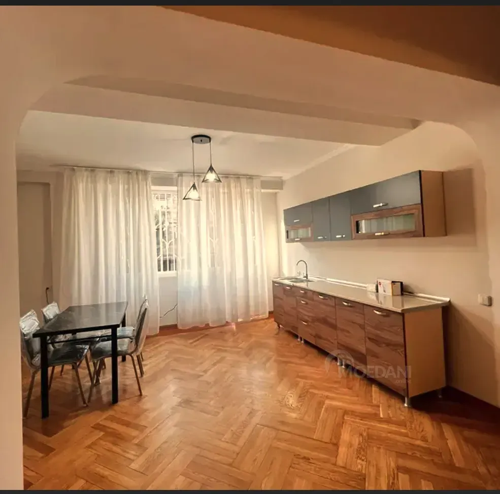 Сдам 4-комн. квартиру 140м² 2/8 эт. Тбилиси - изображение 1