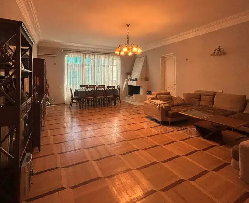 იყიდება 6 ოთახიანი ბინას 205მ² 3/6 სართ თბილისი - photo 1