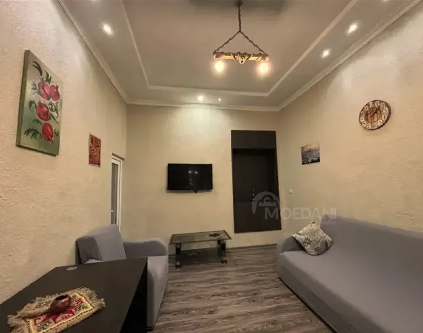 Сдам 2-комн. квартиру 45м² 1/2 эт. Тбилиси - изображение 1