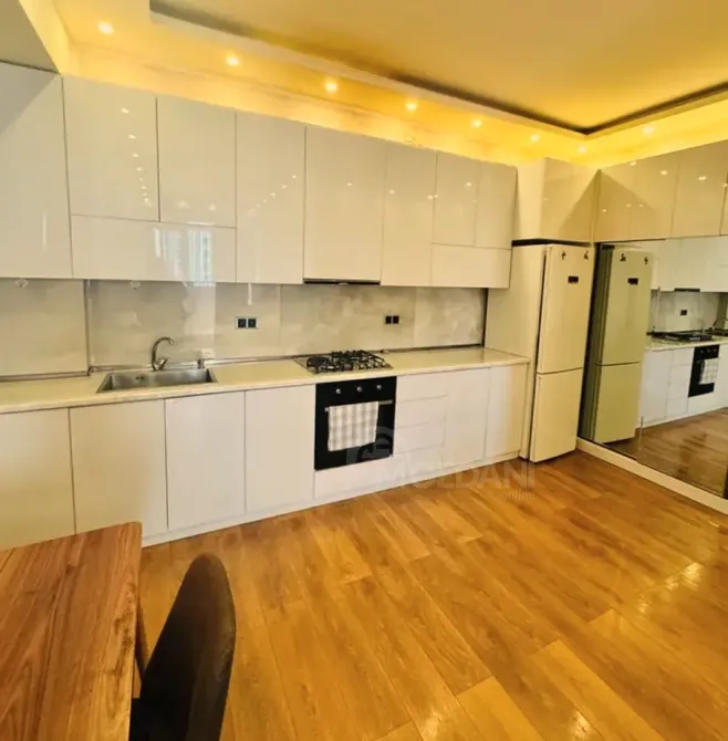 ქირავდება 3 ოთახიანი ბინა 65მ² 7/15 სართ თბილისი - photo 1