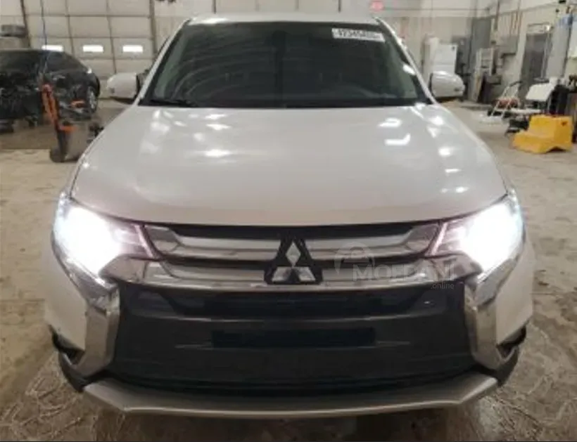 Mitsubishi Outlander 2017 Тбилиси - изображение 1
