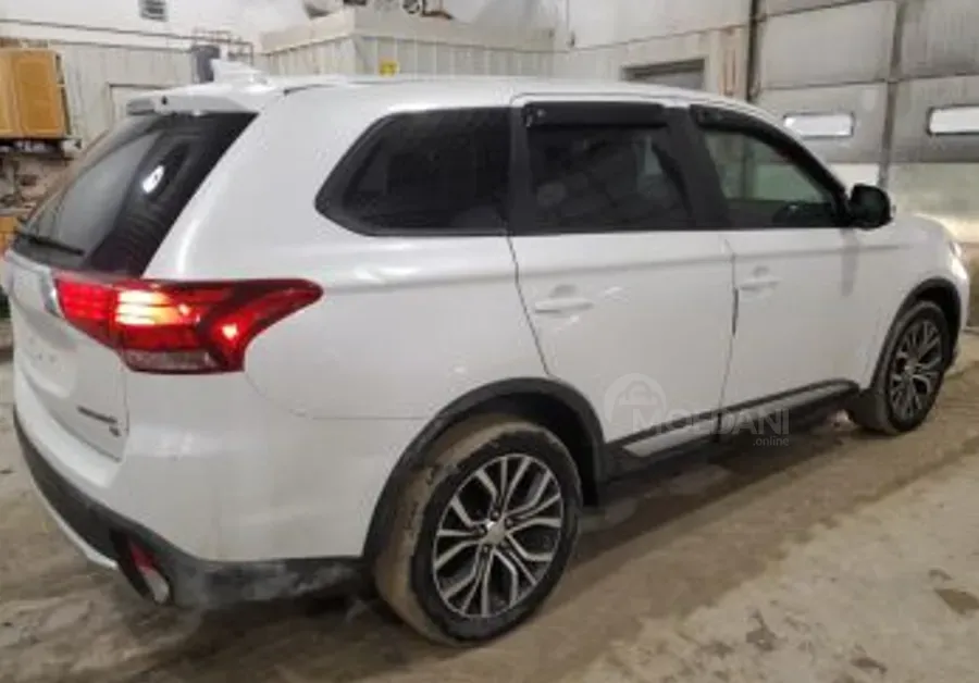 Mitsubishi Outlander 2017 Тбилиси - изображение 4