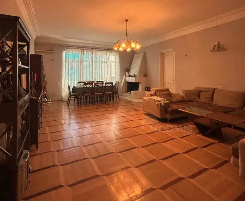 იყიდება 6 ოთახიანი ბინას 205მ² 3/6 სართ თბილისი - photo 1