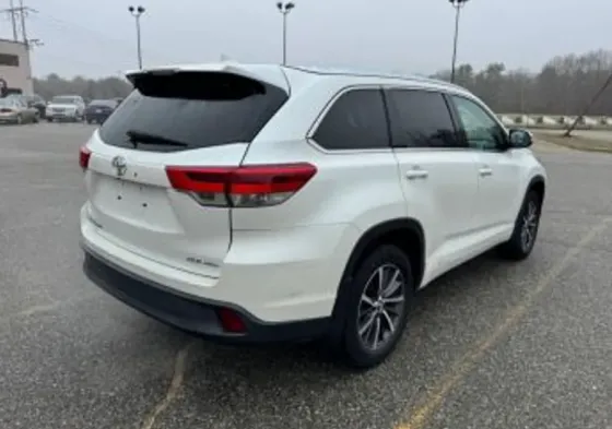 Toyota Highlander 2017 თბილისი