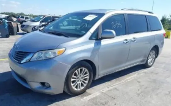 Toyota Sienna 2015 თბილისი