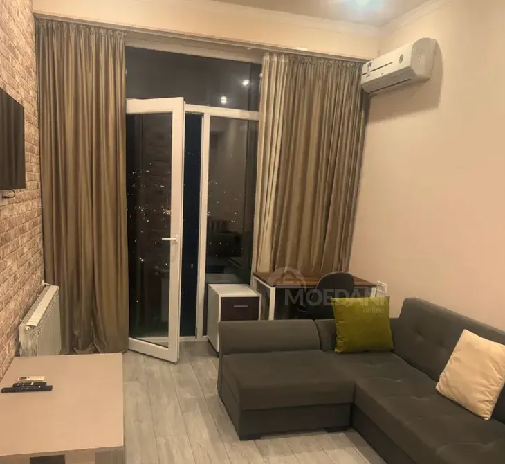 ქირავდება 2 ოთახიანი ბინა 55მ² 15/17 სართ თბილისი - photo 1