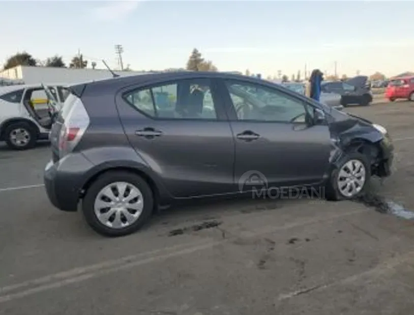 Toyota Prius C 1.5L 2014 Тбилиси - изображение 3
