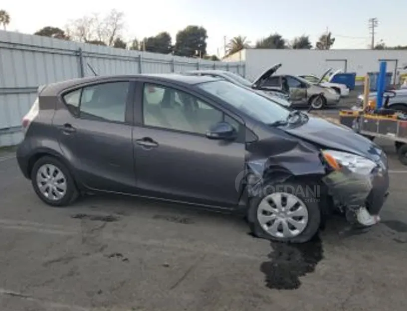 Toyota Prius C 1.5L 2014 Тбилиси - изображение 2