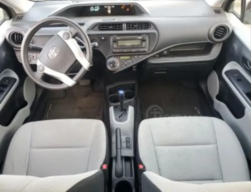 Toyota Prius C 1.5L 2014 Тбилиси - изображение 6