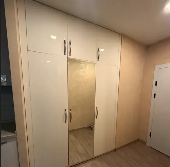 Იყიდება 2 ოთახიანი ბინას $260 000 თბილისში 81მ² 3/32 სართ Tbilisi