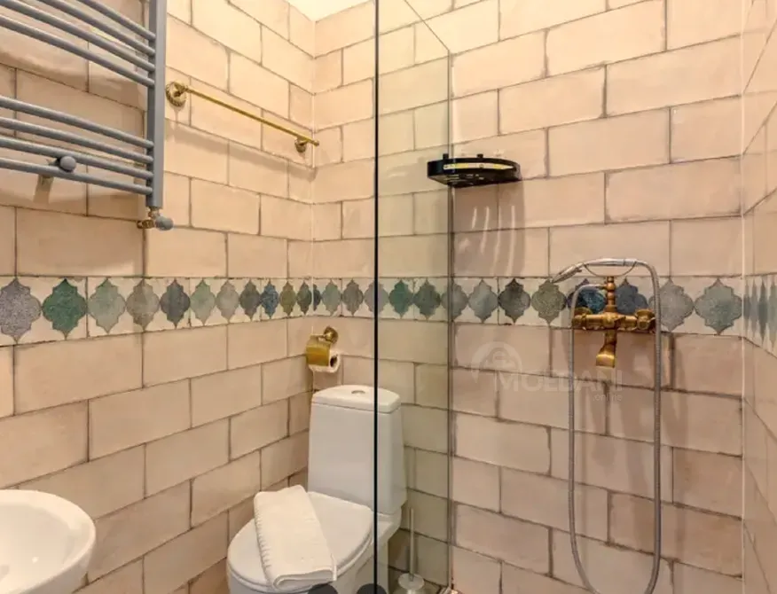 8-room hotel for sale in Sololaki Tbilisi - photo 2