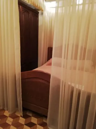 40 кв.м около метро Руставели , во дворе Макдональдса Тбилиси