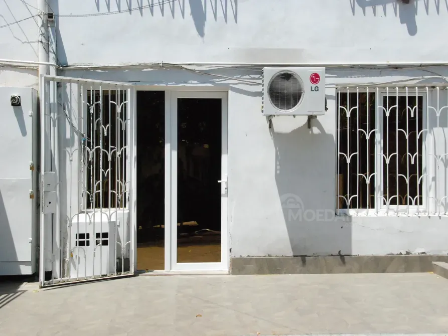 40 кв.м около метро Руставели , во дворе Макдональдса Тбилиси - изображение 2