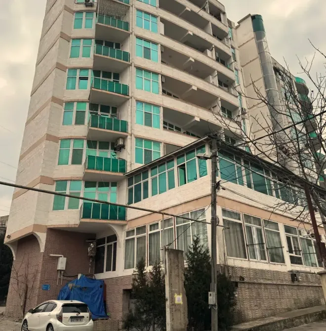 იყიდება 2 ოთახიანი ბინას 42მ² 4/9 სართ თბილისი - photo 1