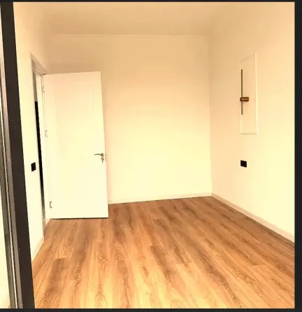 იყიდება 2 ოთახიანი ბინას 55მ² 4/8 სართ თბილისი