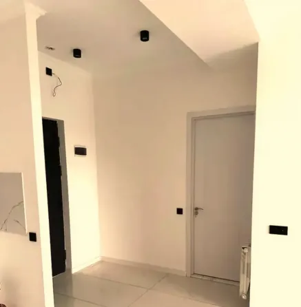 იყიდება 2 ოთახიანი ბინას 55მ² 4/8 სართ თბილისი