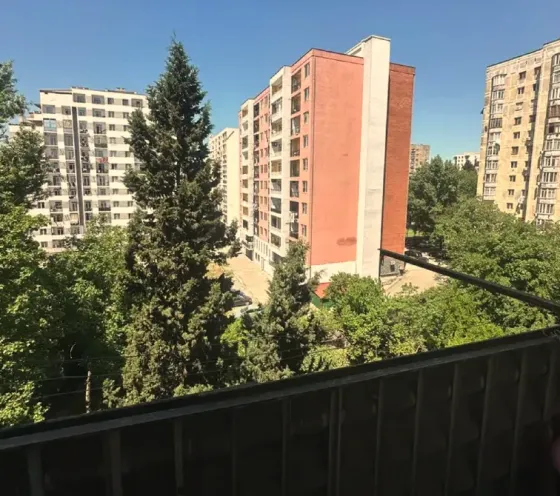 იყიდება 3 ოთახიანი ბინას 65მ² 6/8 სართ თბილისი