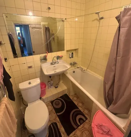 იყიდება 3 ოთახიანი ბინას 65მ² 6/8 სართ თბილისი