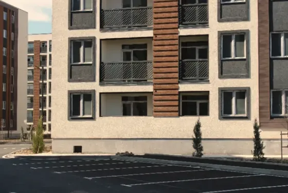 იყიდება 3 ოთახიანი ბინას 80მ² 1/7 სართ თბილისი