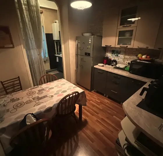 იყიდება 4 ოთახიანი ბინას 80მ² 2/5 სართ თბილისი