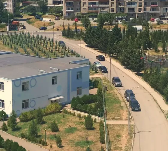 იყიდება 5 ოთახიანი ბინას 93.5მ² 7/10 სართ თბილისი