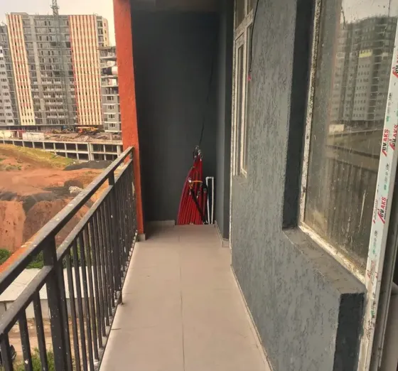 იყიდება 5 ოთახიანი ბინას 93.5მ² 7/10 სართ თბილისი