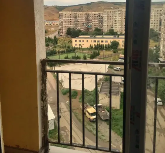 იყიდება 5 ოთახიანი ბინას 93.5მ² 7/10 სართ თბილისი