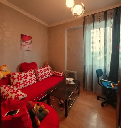 იყიდება 5 ოთახიანი ბინას 135მ² 2/4 სართ თბილისი