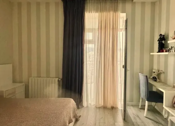 იყიდება 3 ოთახიანი ბინას 76მ² 9/9 სართ თბილისი