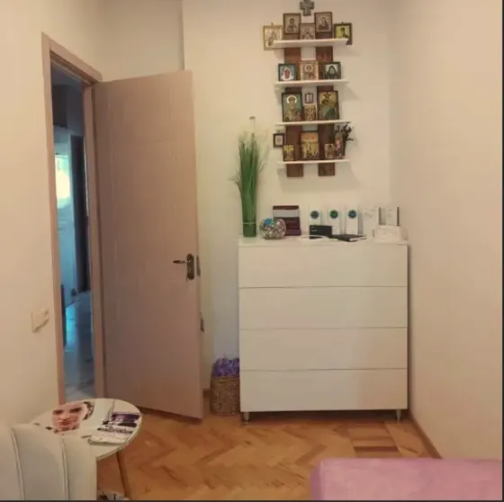 იყიდება 4 ოთახიანი ბინას 86მ² 4/4 სართ თბილისი