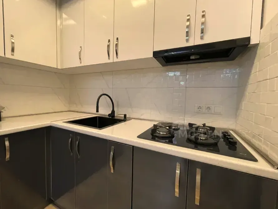 იყიდება 3 ოთახიანი ბინას 97მ² 3/8 სართ თბილისი - photo 1