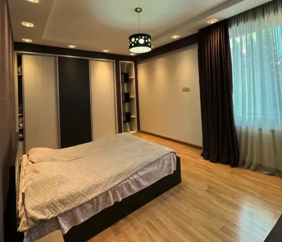 Იყიდება 4 ოთახიანი ბინას $202 000 თბილისში 145მ² 2/10 სართ თბილისი