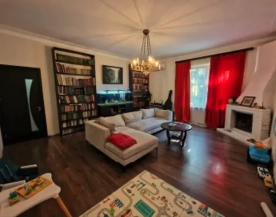 იყიდება 5 ოთახიანი ბინას 140მ² 2/4 სართ თბილისი