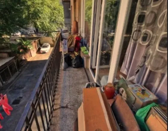 იყიდება 5 ოთახიანი ბინას 140მ² 2/4 სართ თბილისი