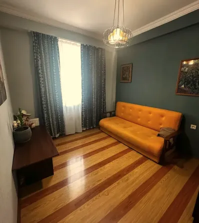 იყიდება 3 ოთახიანი ბინას 73მ² 2/4 სართ თბილისი