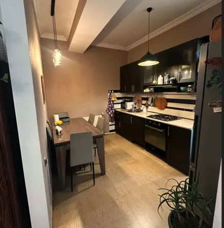 იყიდება 3 ოთახიანი ბინას 73მ² 2/4 სართ თბილისი