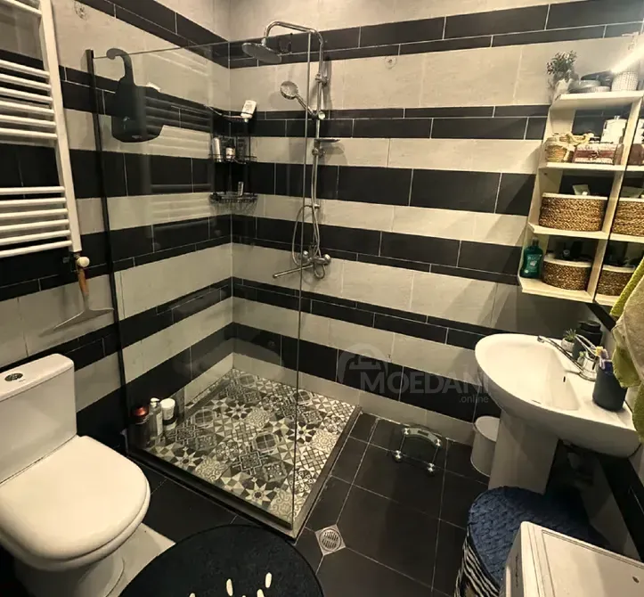 იყიდება 3 ოთახიანი ბინას 73მ² 2/4 სართ თბილისი - photo 2