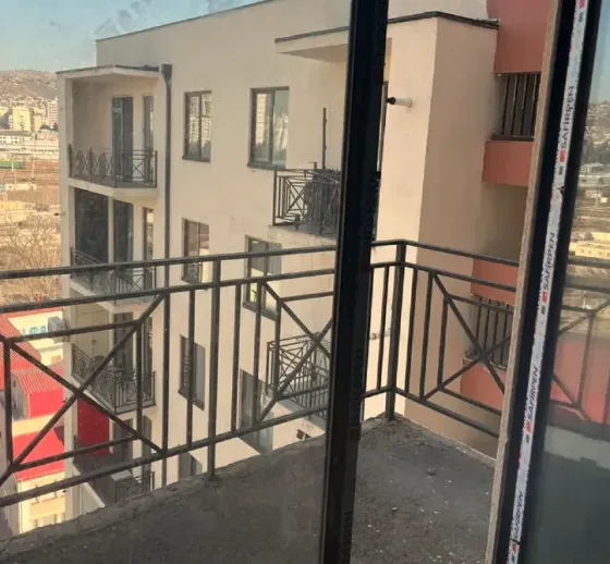 იყიდება 2 ოთახიანი ბინას 43მ² 12/14 სართ თბილისი