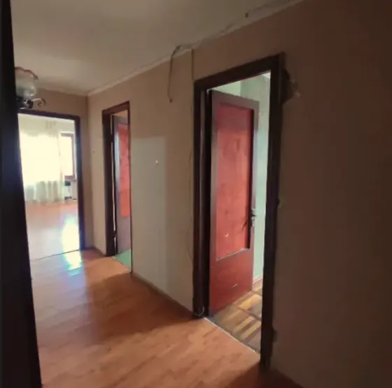 იყიდება 4 ოთახიანი ბინას 92მ² 8/9 სართ თბილისი